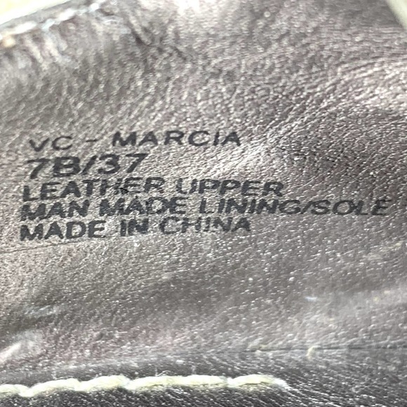 VINCE CAMUTO VC-MARCIA Women`s Size 7B Tan Suede Leather Heels - Picture 9 of 9